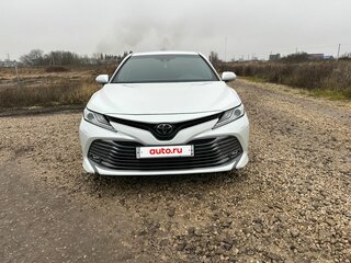 2018 Toyota Camry VIII (XV70), белый, 2880000 рублей, вид 3