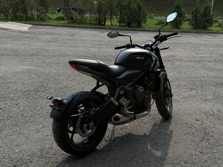 2022 Triumph Trident 660, чёрный, 950000 рублей, вид 3