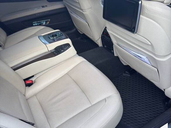 2013 BMW 7 серии Long 740Li xDrive V (F01/F02/F04) Рестайлинг, чёрный, 1900000 рублей - вид 6
