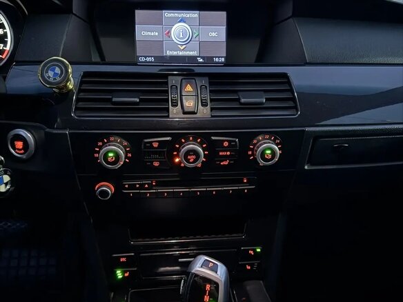2009 BMW 5 серии 525i V (E60/E61) Рестайлинг, чёрный, 1400000 рублей - вид 27