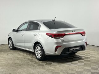2019 Kia Rio IV, серебристый, 749900 рублей, вид 2