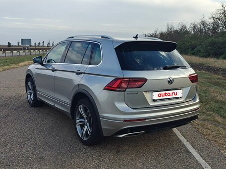 2018 Volkswagen Tiguan II, серебристый, 2950000 рублей, вид 2