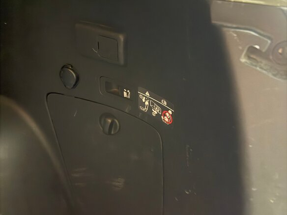 2012 Mitsubishi Outlander II Рестайлинг, белый, 1600000 рублей - вид 17