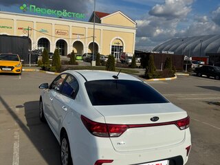 2019 Kia Rio IV, белый, 1090000 рублей, вид 5
