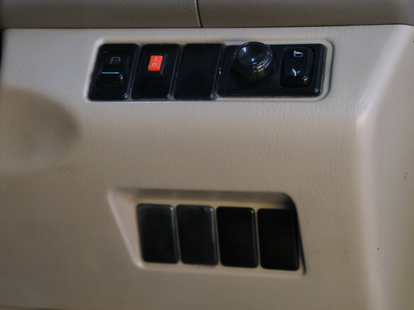 2002 Nissan Serena II (C24), белый - вид 8