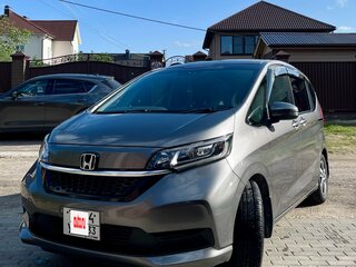 2020 Honda Freed+ II Рестайлинг, серый, 1999000 рублей, вид 4