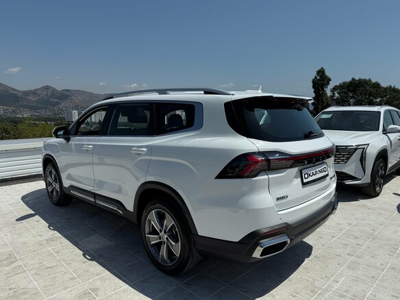 2026 Geely Okavango I Рестайлинг, белый, 4085990 рублей - вид 3