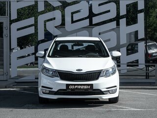 2015 Kia Rio III Рестайлинг, белый, 1180000 рублей, вид 3