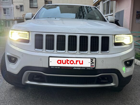 2013 Jeep Grand Cherokee IV (WK2) Рестайлинг, белый, 1970000 рублей - вид 1