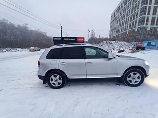 2010 Volkswagen Touareg I Рестайлинг, серебристый, 1150000 рублей, вид 5