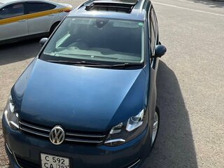2016 Volkswagen Sharan II Рестайлинг, синий, 1790000 рублей, вид 1
