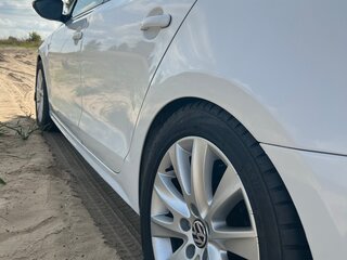 2015 Volkswagen Jetta VI Рестайлинг, белый, 900000 рублей, вид 4
