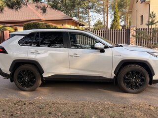 2024 Toyota RAV4 V (XA50), белый, 4700000 рублей, вид 3