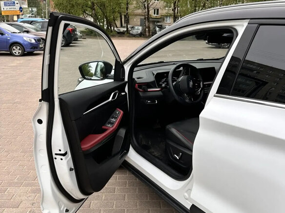 2024 Geely Coolray (Binyue Cool) I Рестайлинг, белый, 2200000 рублей - вид 9