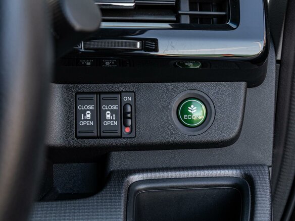 2021 Honda Stepwgn Spada V Рестайлинг, красный, 2650000 рублей - вид 20