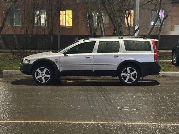 2003 Volvo XC70 I, серебристый, 950000 рублей