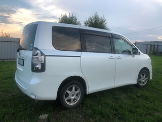 2008 Toyota Voxy II (R70), белый, 1111111 рублей, вид 2