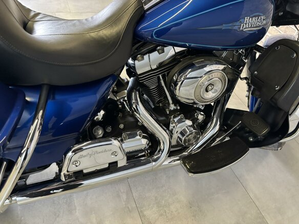 2010 Harley-Davidson Electra Glide, синий, 912000 рублей - вид 14