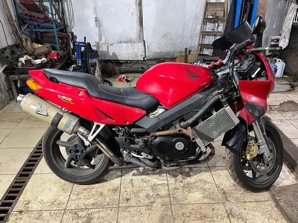 1998 Honda VFR 800, красный, 250000 рублей - вид 3