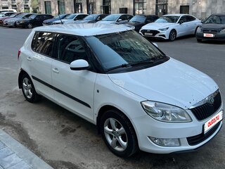 2011 Skoda Fabia II Рестайлинг, белый, 450000 рублей, вид 3