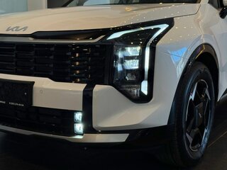 2025 Kia Sportage V Рестайлинг, белый, 4984000 рублей, вид 5
