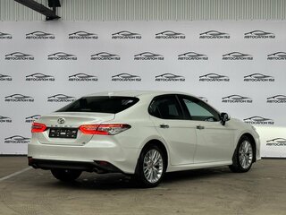 2021 Toyota Camry VIII (XV70), белый, 2999000 рублей, вид 3