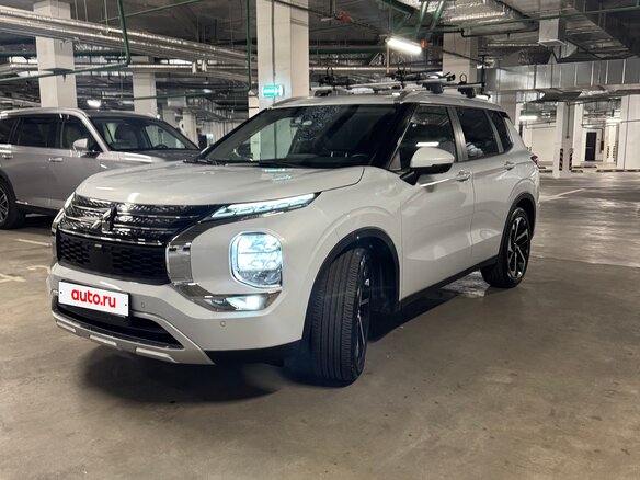 2022 Mitsubishi Outlander IV, белый, 3800000 рублей