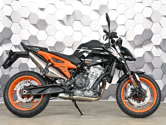 2023 KTM 890 Duke GP, чёрный, 899000 рублей - вид 2