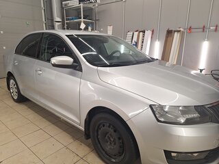 2018 Skoda Rapid I Рестайлинг, серебристый, 800000 рублей, вид 2