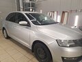 2018 Skoda Rapid I Рестайлинг, серебристый, 800000 рублей - вид 1