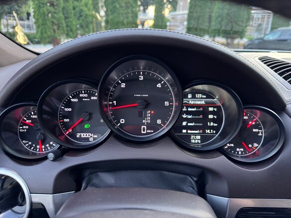 2011 Porsche Cayenne Diesel II (958), белый, 2200000 рублей - вид 18