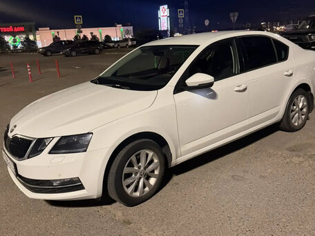 2018 Skoda Octavia III (A7) Рестайлинг, белый, 2040000 рублей, вид 1
