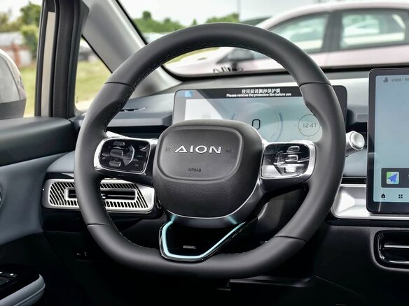 2025 Aion Y Plus 68.2 kWh, серый, 1710000 рублей - вид 12