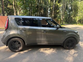 2018 Kia Soul II Рестайлинг, серебристый, 1500000 рублей, вид 4