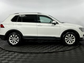 2017 Volkswagen Tiguan II, белый, 2450000 рублей, вид 5