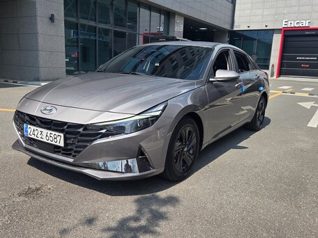 2023 Hyundai Avante VII, серебристый, 1740000 рублей, вид 1