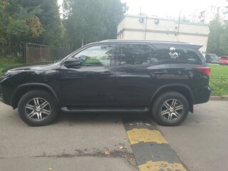 2021 Toyota Fortuner II Рестайлинг, чёрный, 4650000 рублей, вид 3