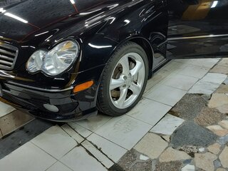 2004 Mercedes-Benz C-Класс 230 II (W203) Рестайлинг, чёрный, 800000 рублей, вид 1