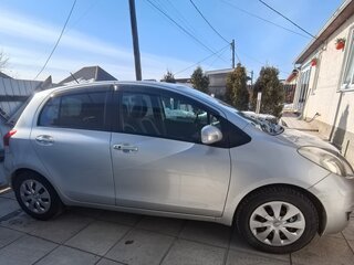 2010 Toyota Vitz II (XP90), серый, 610000 рублей, вид 2