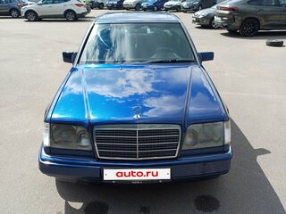 1995 Mercedes-Benz E-Класс 220 I (W124), синий, 850000 рублей, вид 2