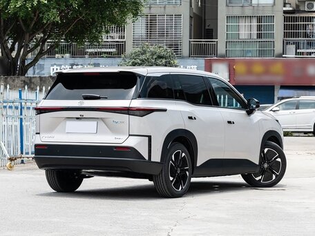 2026 Toyota bZ3X 58.3 kWh, серебристый, 3110000 рублей, вид 2