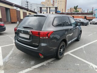 2019 Mitsubishi Outlander III Рестайлинг 3, серый, 1950000 рублей, вид 3