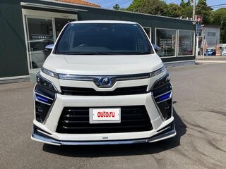 2020 Toyota Voxy III (R80) Рестайлинг, белый, 1533017 рублей, вид 2