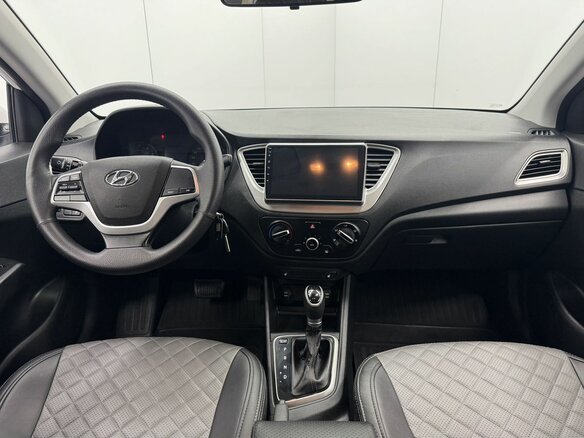 2021 Hyundai Solaris II Рестайлинг, белый, 1008067 рублей - вид 11