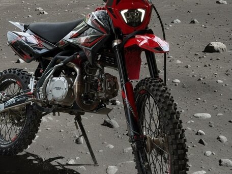 2024 Regulmoto Seven Medalist 150E, красный, 89999 рублей, вид 2