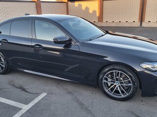 2021 BMW 5 серии 530i VII (G30/G31/G38) Рестайлинг, чёрный, 4500000 рублей, вид 3