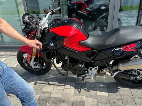 2018 BMW F 800 R, красный, 780000 рублей, вид 2