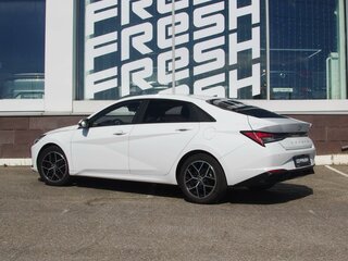 2020 Hyundai Avante VII, белый, 1699000 рублей, вид 2