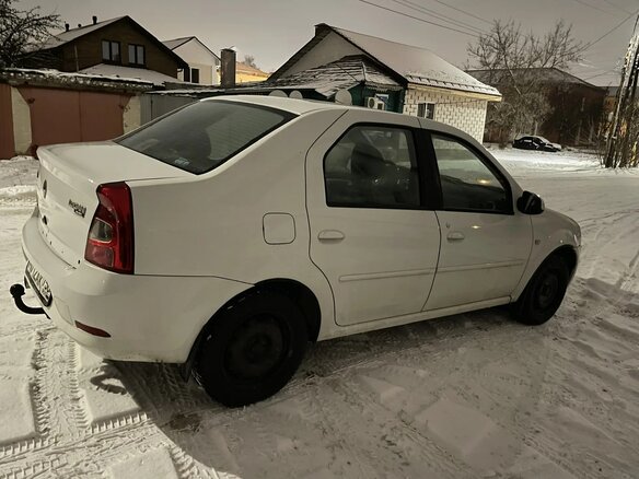 2013 Renault Logan I Рестайлинг, белый, 700000 рублей - вид 4