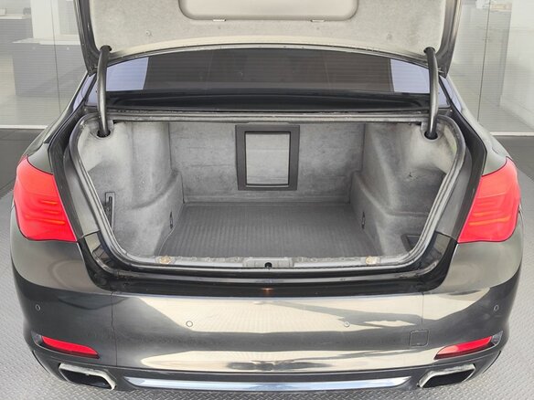 2011 BMW 7 серии 750i xDrive V (F01/F02/F04), чёрный, 1499000 рублей - вид 9